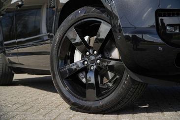 Land Rover Defender 110 P400e — photo 5