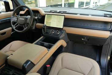 Land Rover Defender 110 P400e — photo 9