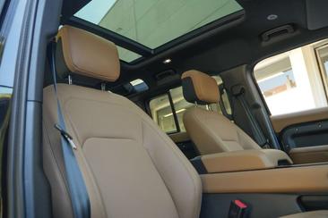 Land Rover Defender 110 P400e — photo 15