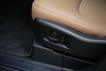 Land Rover Defender 110 P400e — photo 16