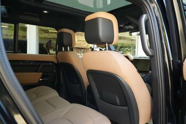 Land Rover Defender 110 P400e — photo 17