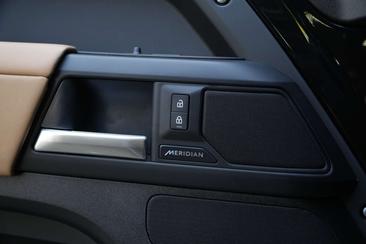 Land Rover Defender 110 P400e — photo 20