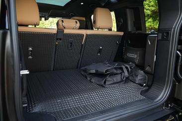 Land Rover Defender 110 P400e — photo 22