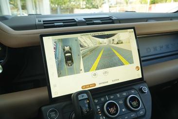 Land Rover Defender 110 P400e — photo 25