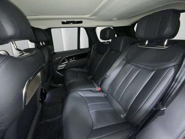 Land Rover Range Rover P550e — photo 7