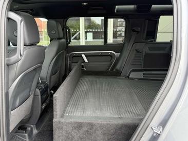 Land Rover Defender 90 D250 MHEV — photo 9