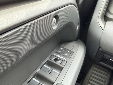 Land Rover Defender 90 D250 MHEV — photo 10