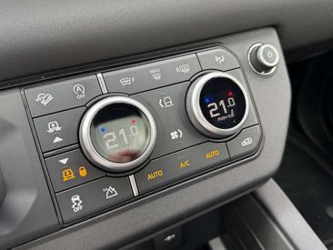 Land Rover Defender 90 D250 MHEV — photo 17