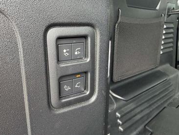 Land Rover Defender 90 D250 MHEV — photo 19