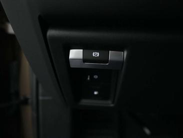 Land Rover Defender 130 D300 MHEV — photo 15