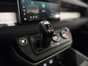 Land Rover Defender 110 D300 MHEV — photo 25