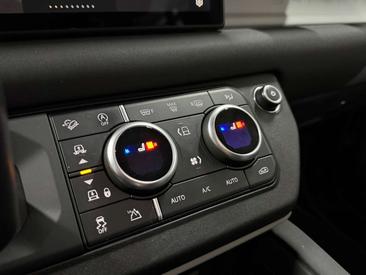 Land Rover Defender 110 D300 MHEV — photo 28