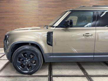 Land Rover Defender 110 D300 MHEV — photo 30