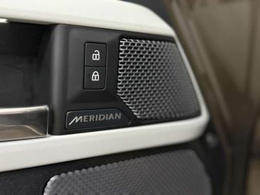 Land Rover Defender 110 D300 MHEV — photo 33