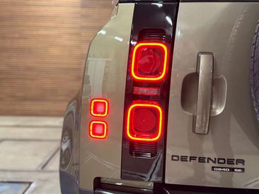 Land Rover Defender 110 D300 MHEV — photo 34