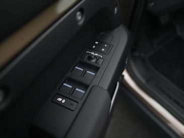 Land Rover Defender 130 D300 MHEV — photo 31