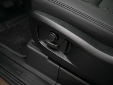 Land Rover Defender 130 D300 MHEV — photo 32