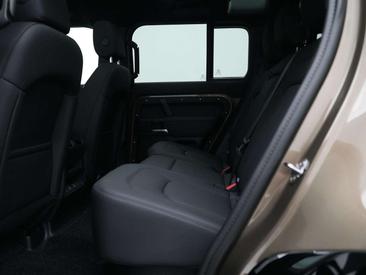 Land Rover Defender 130 D300 MHEV — photo 35