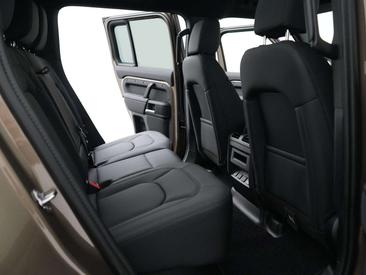 Land Rover Defender 130 D300 MHEV — photo 37