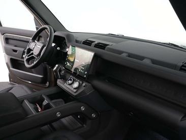 Land Rover Defender 130 D300 MHEV — photo 38