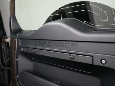 Land Rover Defender 130 D300 MHEV — photo 40
