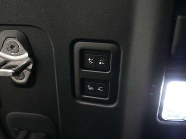 Land Rover Defender 130 D300 MHEV — photo 41