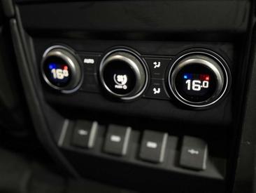 Land Rover Defender 110 SE 2.0 D240 — photo 13