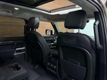 Land Rover Defender 110 SE 2.0 D240 — photo 17