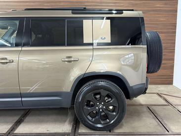 Land Rover Defender 110 SE 2.0 D240 — photo 46