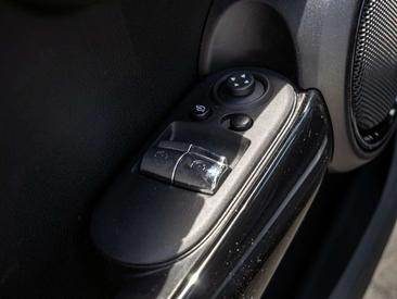 Mini 3 Portes Berline Cooper C — photo 17
