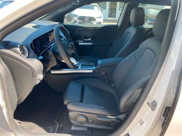 Mercedes EQA 250 — photo 34