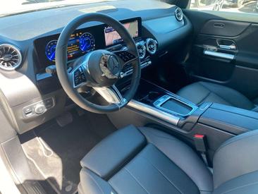Mercedes EQA 250 — photo 35