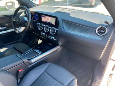 Mercedes EQA 250 — photo 37