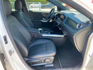 Mercedes EQA 250 — photo 38