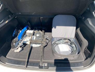 Mercedes EQA 250 — photo 40