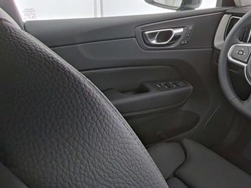 Volvo XC60 B5 — photo 10