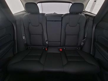 Volvo XC60 B5 — photo 11