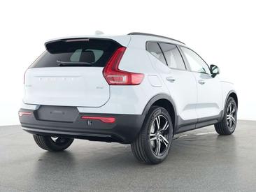 Volvo XC40 B3 — photo 2