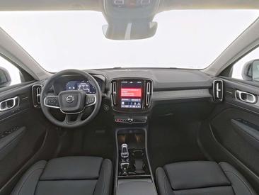 Volvo XC40 B3 — photo 4