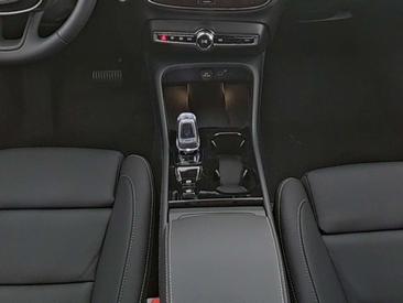 Volvo XC40 B3 — photo 5