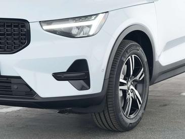 Volvo XC40 B3 — photo 8