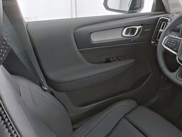 Volvo XC40 B3 — photo 10