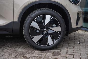 Volvo EX40 Single Motor Extended Range — photo 7