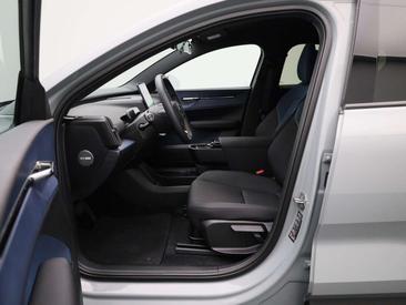Volvo EX30 Single Motor Extended Range — photo 8