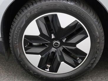 Volvo EX30 Single Motor Extended Range — photo 15