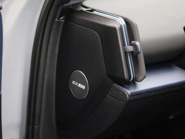 Volvo EX30 Single Motor Extended Range — photo 28