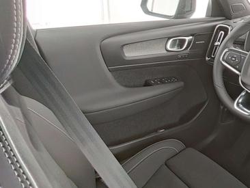 Volvo XC40 B3 — photo 12