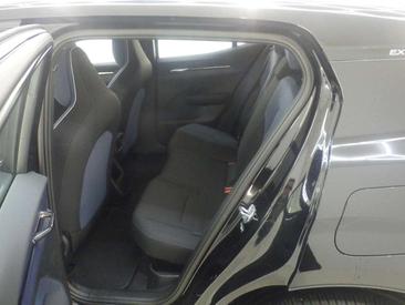 Volvo EX30 Single Motor Extended Range — photo 2
