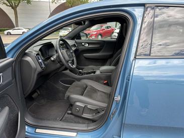 Volvo C40 Coupé SUV — photo 14