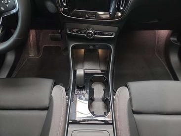 Volvo C40 Coupé SUV — photo 11